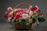 Корзина с цветами "Благородный вкус" Flowers10