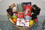 Подарочная корзина с цветами и подарками на Ваш выбор ЧФ14ВМ26ПД18