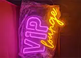 Неоновая надпись VIP lounge 40 на 30 см НЕОН 1