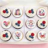 Сладкий сюрприз - капкейки или пирожные макарун на заказ КАПКЕЙКИ